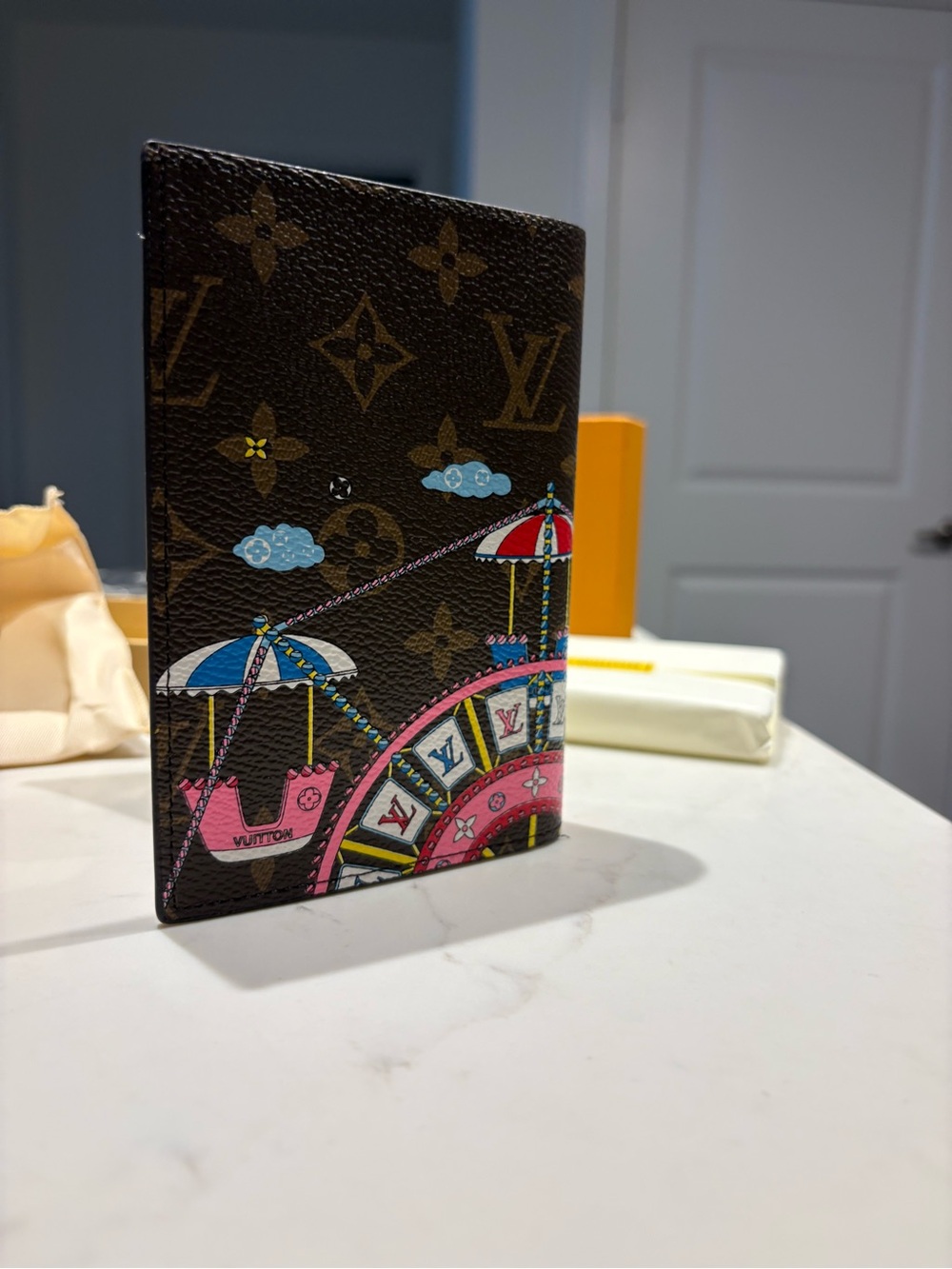 Passport Holder inspired - Picture 2 of 8